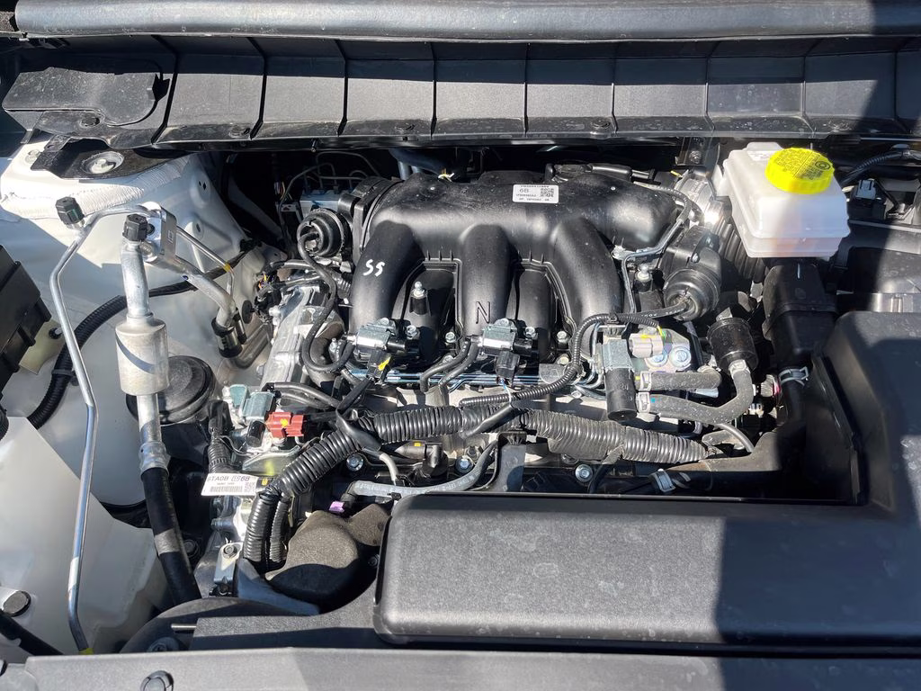 2025 Everest White Pearl/Black Nissan Pathfinder Platinum FWD SUV