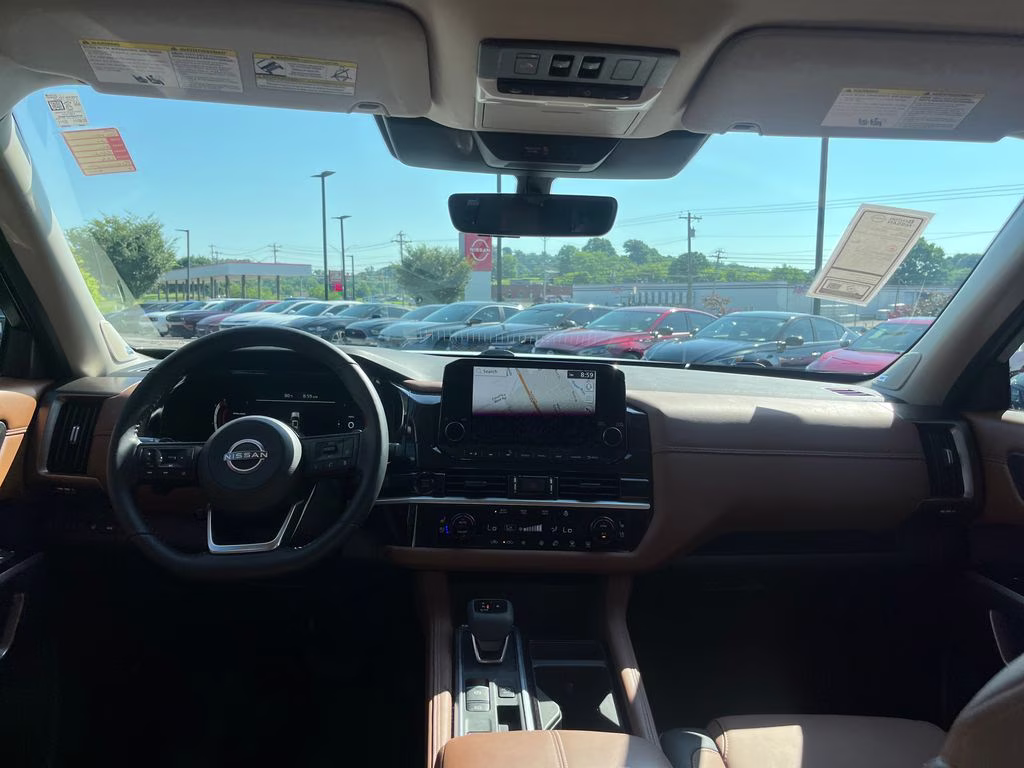 2025 Everest White Pearl/Black Nissan Pathfinder Platinum FWD SUV