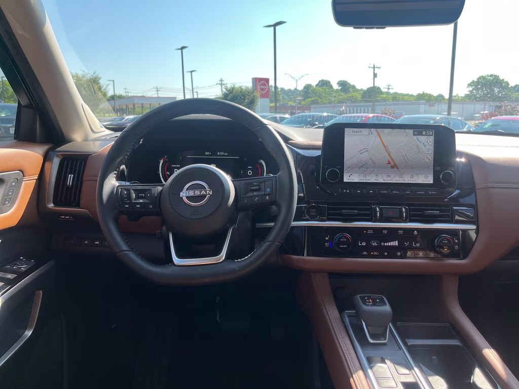 2025 Everest White Pearl/Black Nissan Pathfinder Platinum FWD SUV