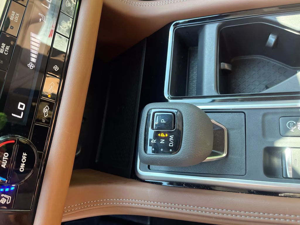 2025 Everest White Pearl/Black Nissan Pathfinder Platinum FWD SUV