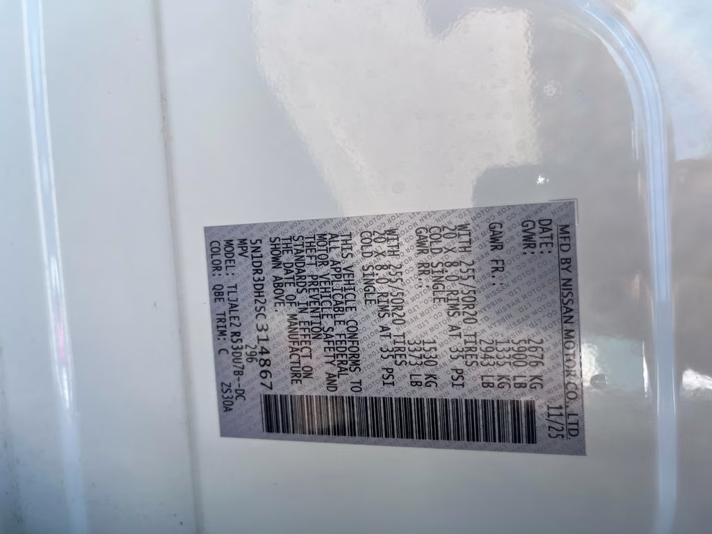 2025 Everest White Pearl/Black Nissan Pathfinder Platinum FWD SUV