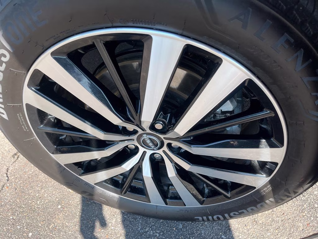 2025 Everest White Pearl/Black Nissan Pathfinder Platinum FWD SUV