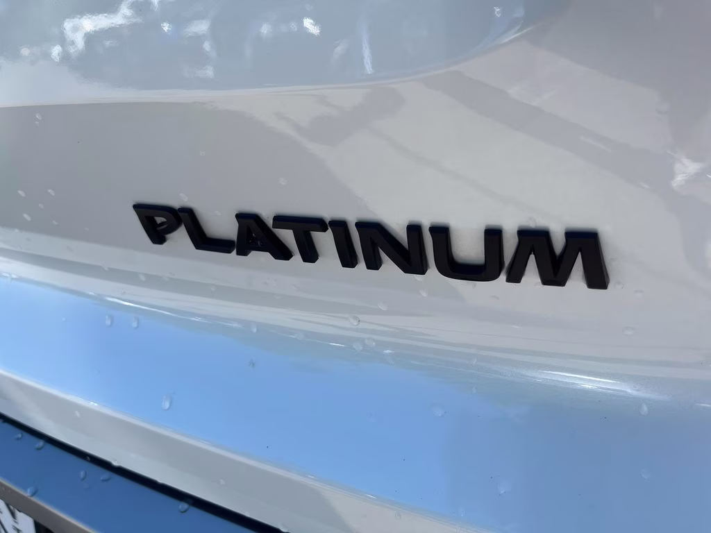 2025 Everest White Pearl/Black Nissan Pathfinder Platinum FWD SUV