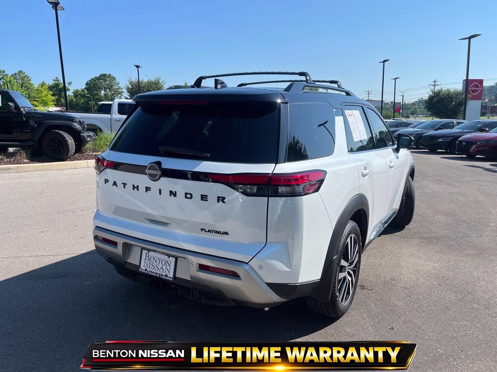 2025 Everest White Pearl/Black Nissan Pathfinder Platinum FWD SUV