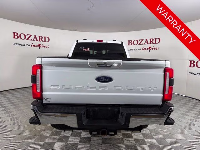 2024 Oxford White Ford Super Duty F-350 SRW Lariat 4X4 Truck