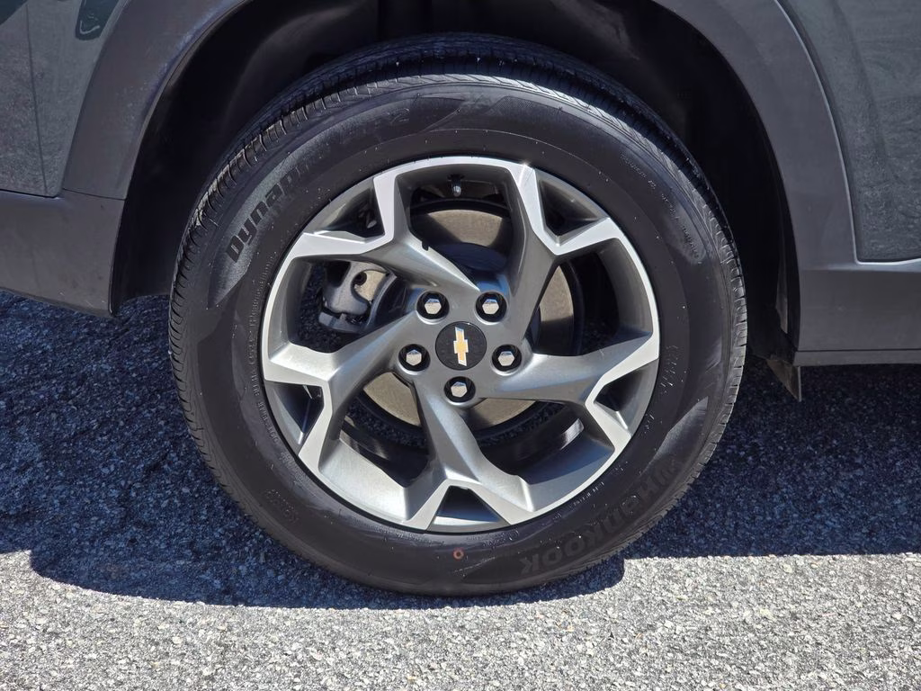 2025 Cypress Gray Chevrolet Trax LT FWD SUV