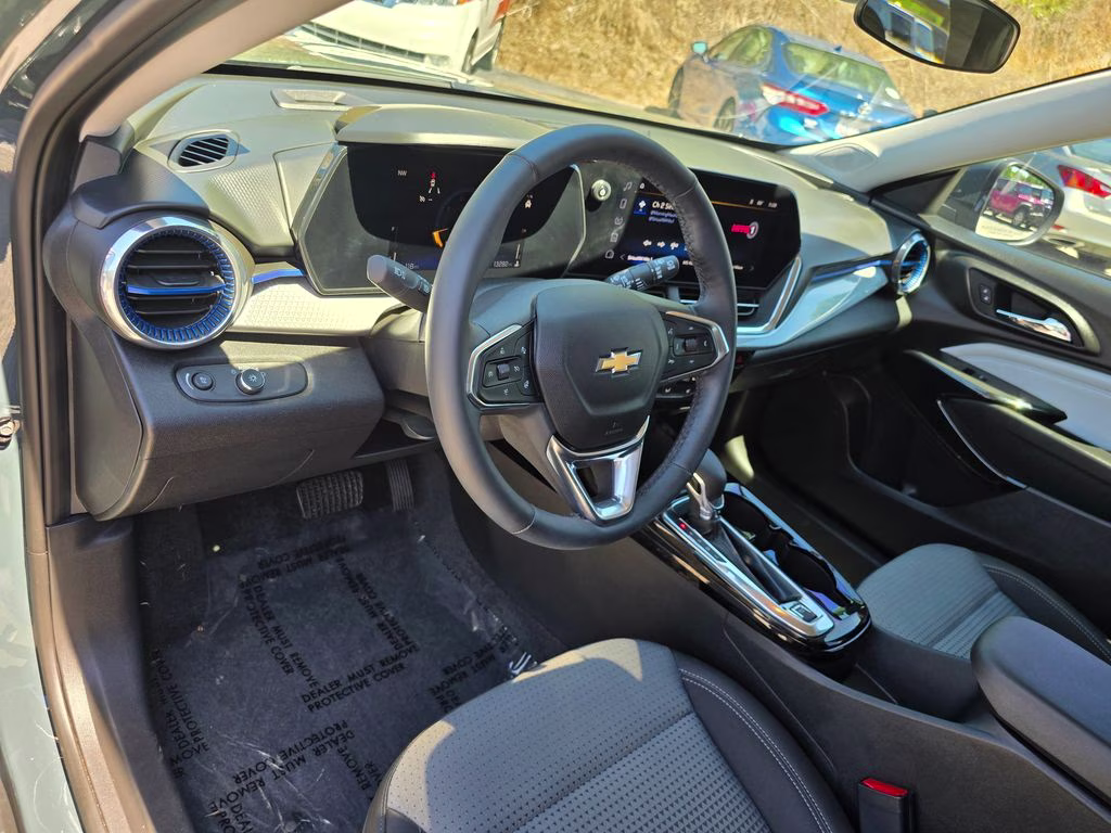 2025 Cypress Gray Chevrolet Trax LT FWD SUV