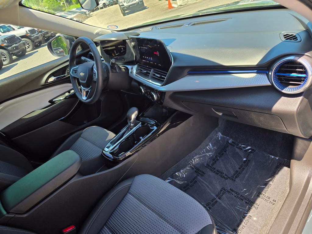 2025 Cypress Gray Chevrolet Trax LT FWD SUV