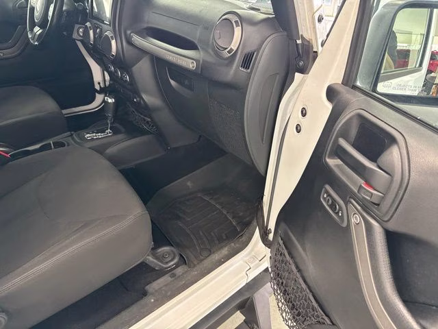 2017 Bright White Clearcoat Jeep Wrangler Unlimited Sport 4X4 SUV