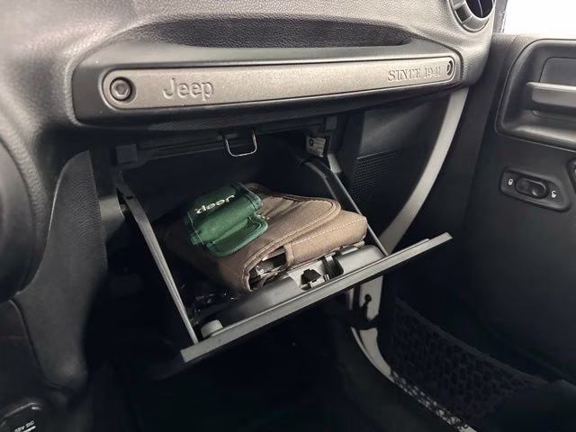 2017 Bright White Clearcoat Jeep Wrangler Unlimited Sport 4X4 SUV