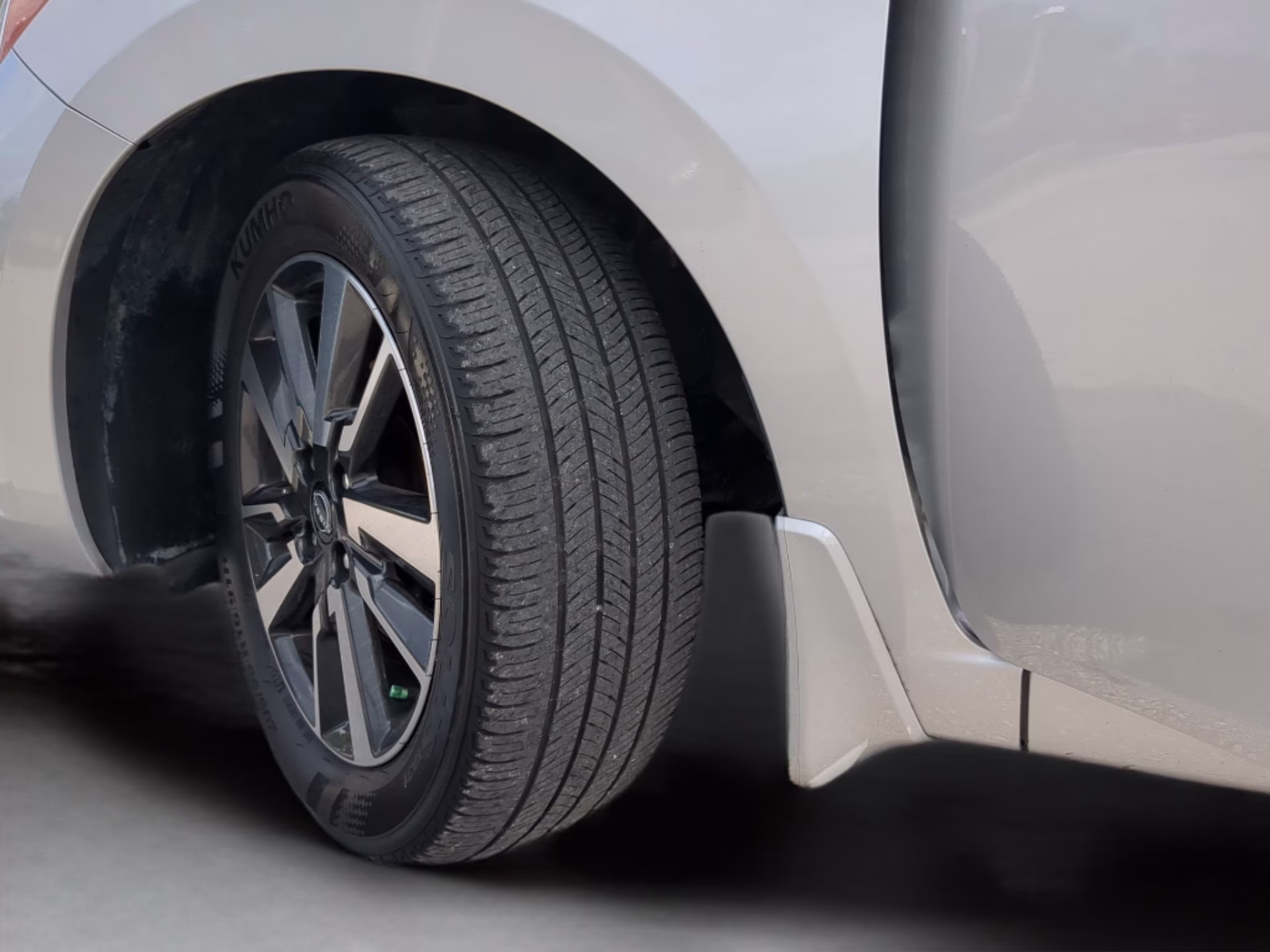 2024 Brilliant Silver Metallic Nissan Versa S FWD Sedan