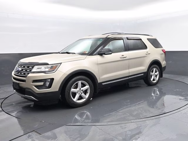 2017 White Gold Metallic Ford Explorer XLT 4X4 SUV