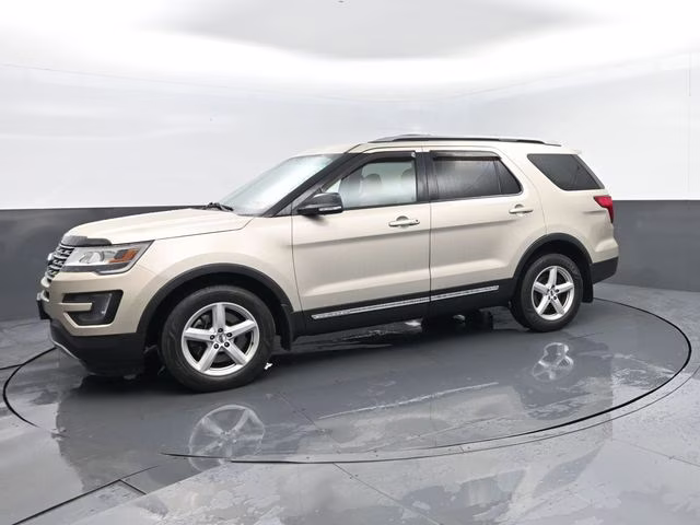 2017 White Gold Metallic Ford Explorer XLT 4X4 SUV