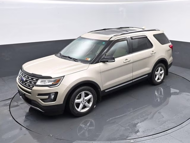 2017 White Gold Metallic Ford Explorer XLT 4X4 SUV