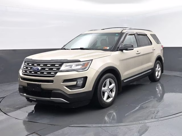 2017 White Gold Metallic Ford Explorer XLT 4X4 SUV