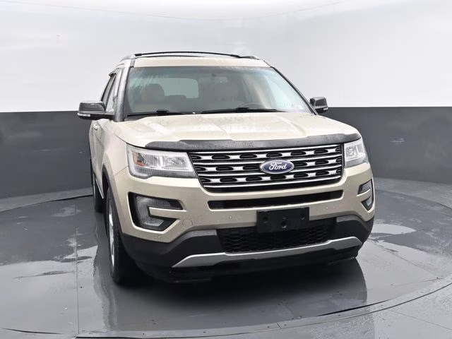 2017 White Gold Metallic Ford Explorer XLT 4X4 SUV