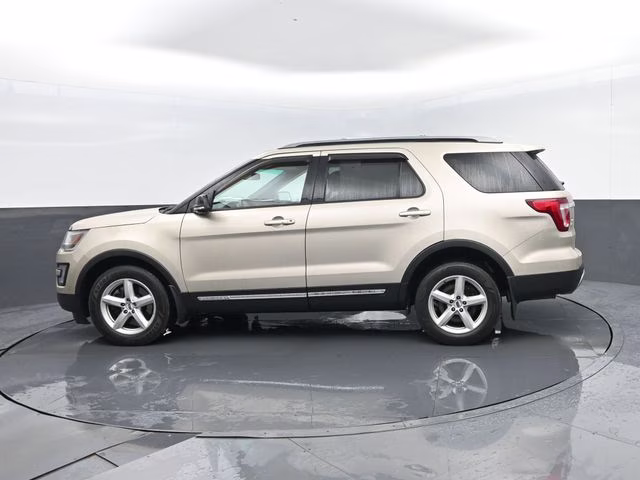 2017 White Gold Metallic Ford Explorer XLT 4X4 SUV