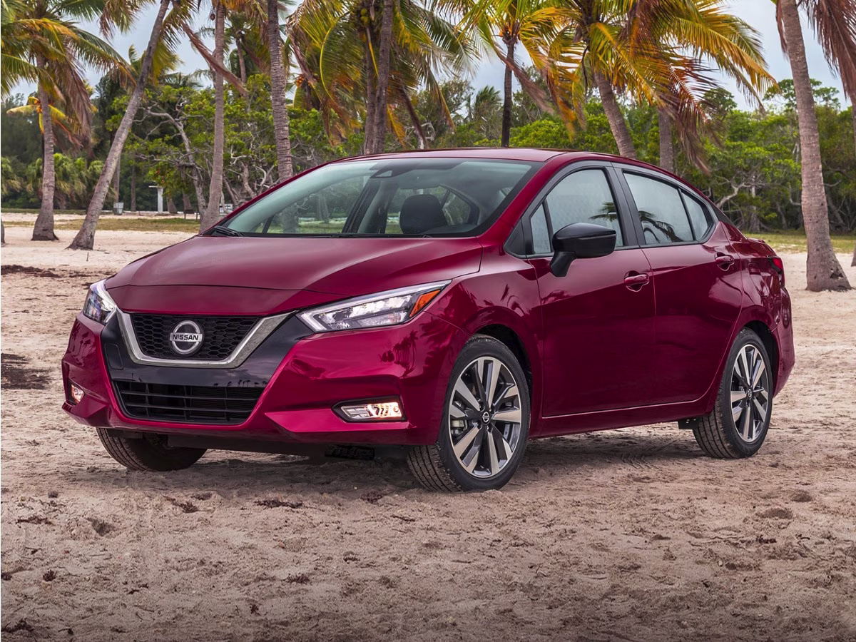 2020 Super Black Metallic Nissan Versa 1.6 SV FWD Sedan