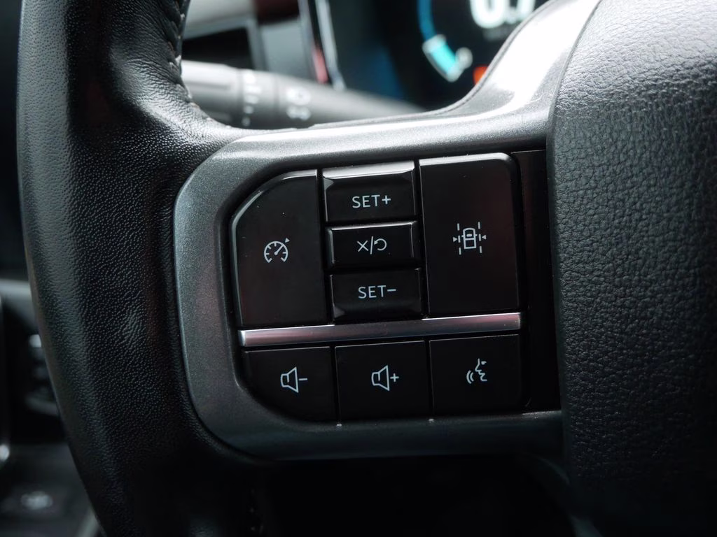 2022 Oxford White Ford F-150 Lariat 4X4 Truck