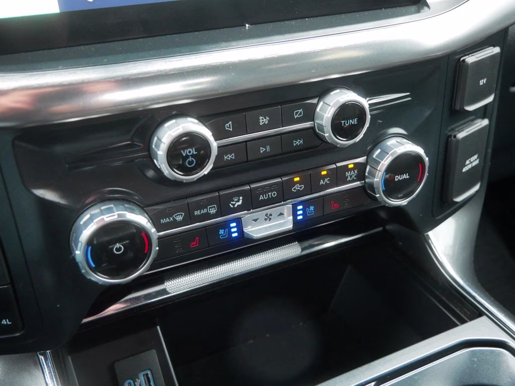 2022 Oxford White Ford F-150 Lariat 4X4 Truck