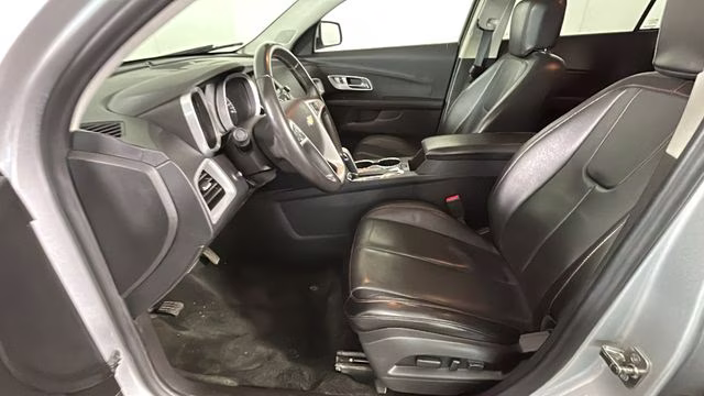 2015 Silver Ice Metallic Chevrolet Equinox LT FWD SUV