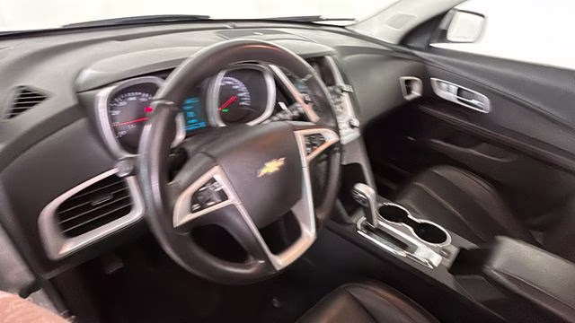 2015 Silver Ice Metallic Chevrolet Equinox LT FWD SUV