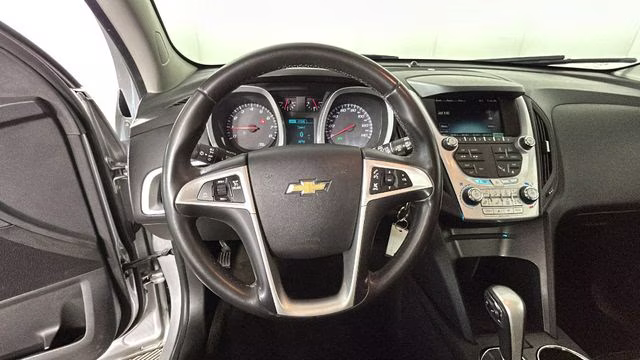 2015 Silver Ice Metallic Chevrolet Equinox LT FWD SUV