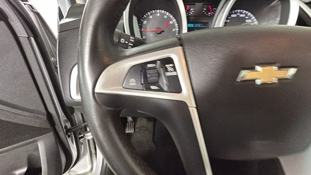 2015 Silver Ice Metallic Chevrolet Equinox LT FWD SUV