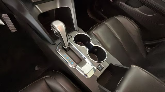2015 Silver Ice Metallic Chevrolet Equinox LT FWD SUV