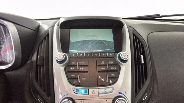 2015 Silver Ice Metallic Chevrolet Equinox LT FWD SUV