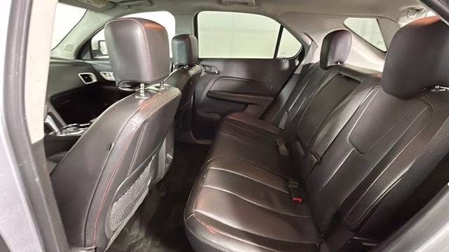 2015 Silver Ice Metallic Chevrolet Equinox LT FWD SUV