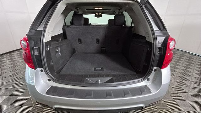 2015 Silver Ice Metallic Chevrolet Equinox LT FWD SUV