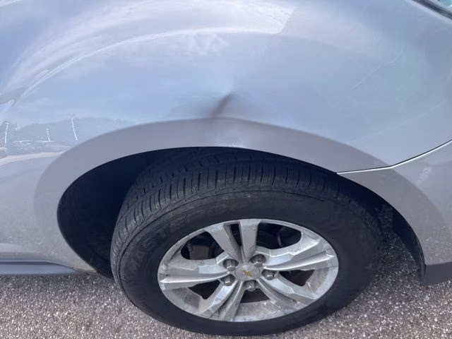 2015 Silver Ice Metallic Chevrolet Equinox LT FWD SUV