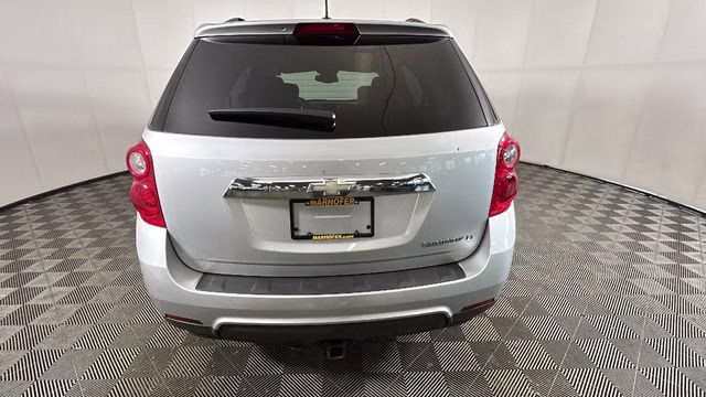 2015 Silver Ice Metallic Chevrolet Equinox LT FWD SUV