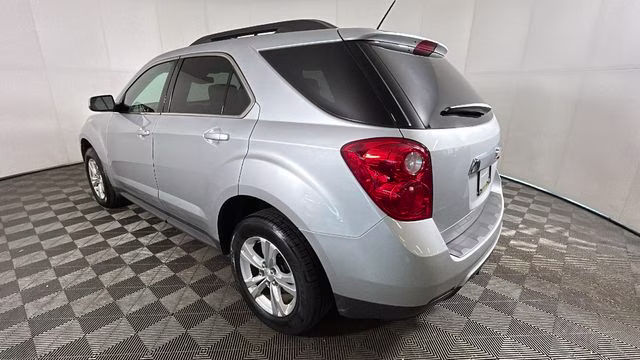 2015 Silver Ice Metallic Chevrolet Equinox LT FWD SUV