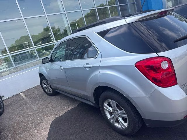 2015 Silver Ice Metallic Chevrolet Equinox LT FWD SUV