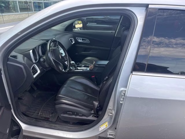 2015 Silver Ice Metallic Chevrolet Equinox LT FWD SUV