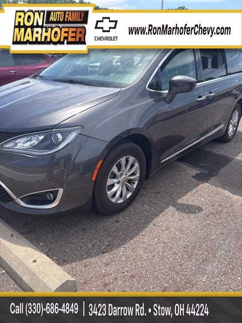2018 Granite Crystal Metallic Clearcoat Chrysler Pacifica Touring L FWD Van