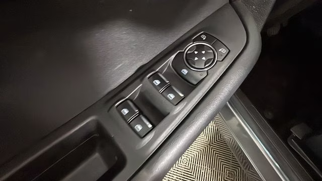 2016 Magnetic Ford Edge SE FWD SUV
