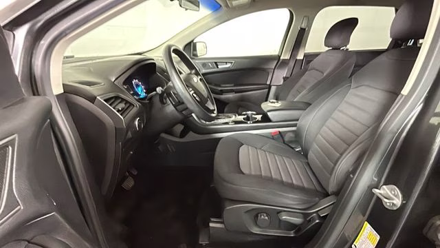 2016 Magnetic Ford Edge SE FWD SUV