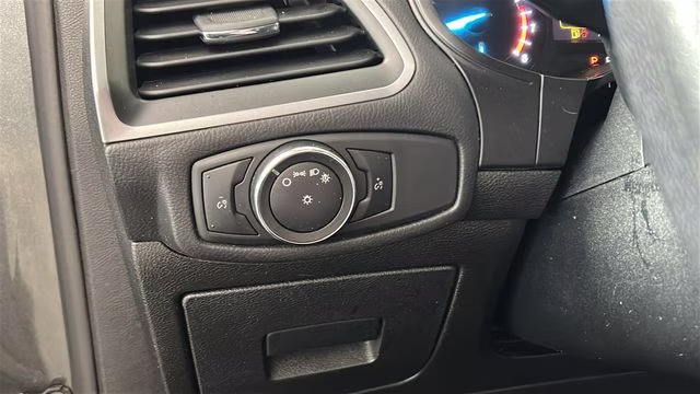 2016 Magnetic Ford Edge SE FWD SUV