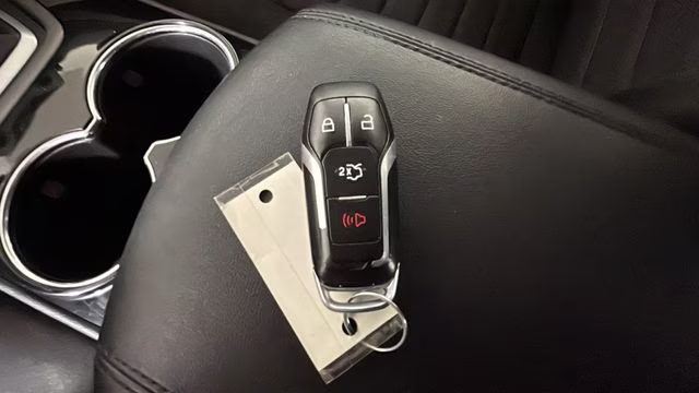 2016 Magnetic Ford Edge SE FWD SUV