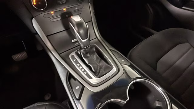 2016 Magnetic Ford Edge SE FWD SUV