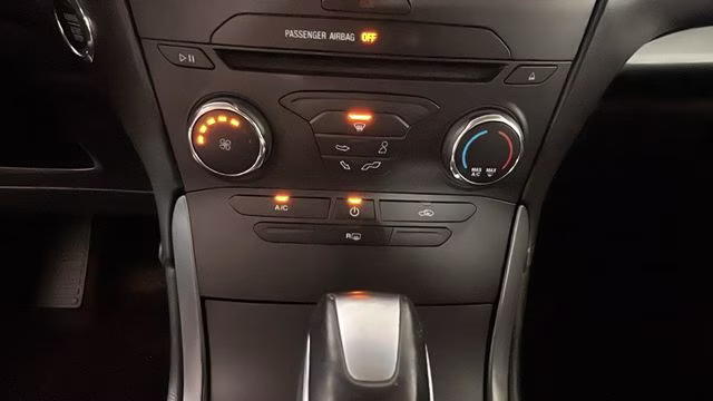 2016 Magnetic Ford Edge SE FWD SUV