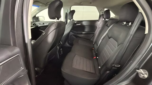 2016 Magnetic Ford Edge SE FWD SUV