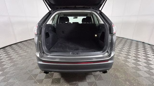 2016 Magnetic Ford Edge SE FWD SUV