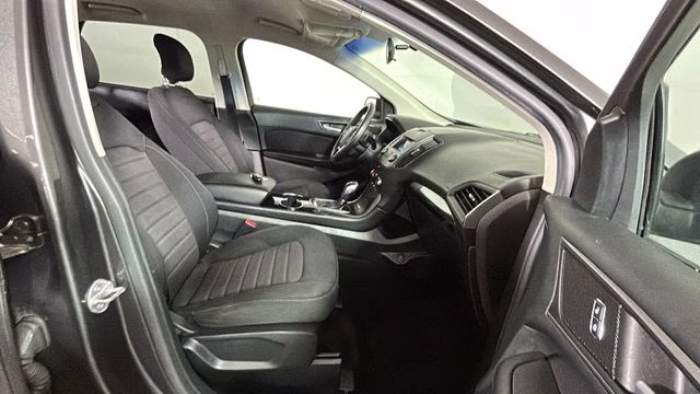 2016 Magnetic Ford Edge SE FWD SUV