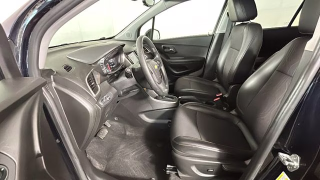 2021 Midnight Blue Metallic Chevrolet Trax LT FWD SUV