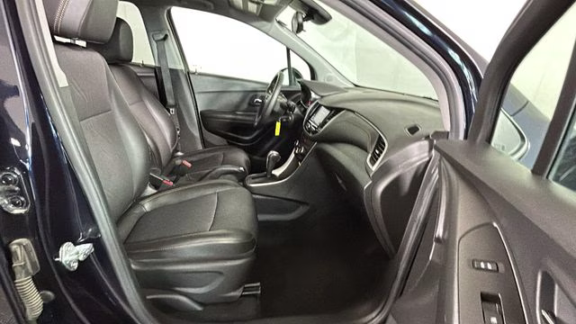 2021 Midnight Blue Metallic Chevrolet Trax LT FWD SUV