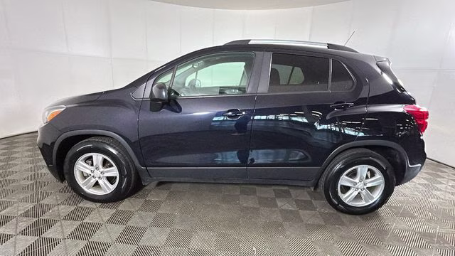 2021 Midnight Blue Metallic Chevrolet Trax LT FWD SUV